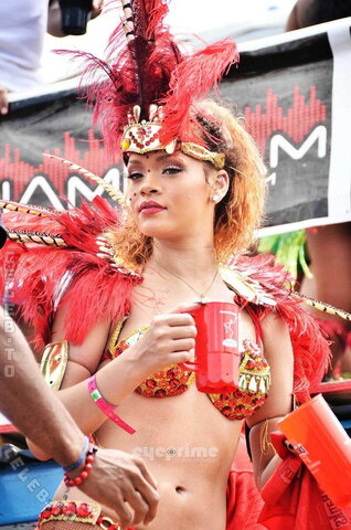 Rihanna nude photo 48