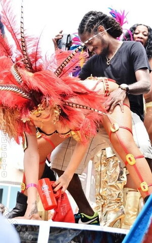 Rihanna nude photo 37