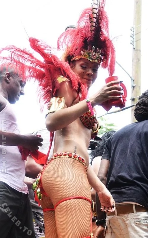 Rihanna nude photo 6