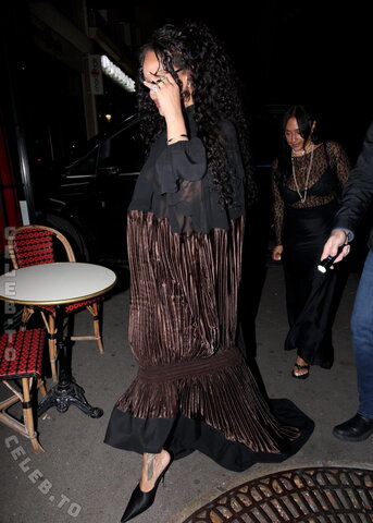Rihanna nude photo 29