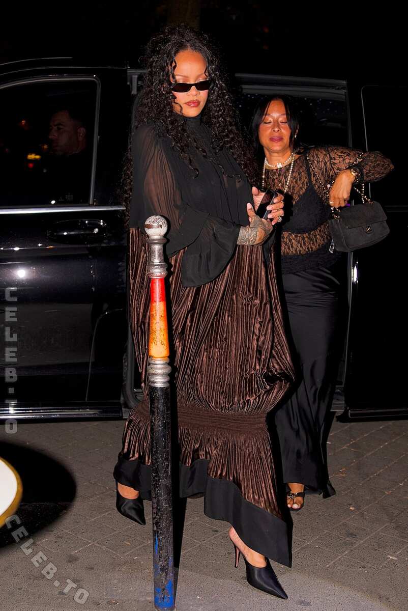 Rihanna nude photo 5