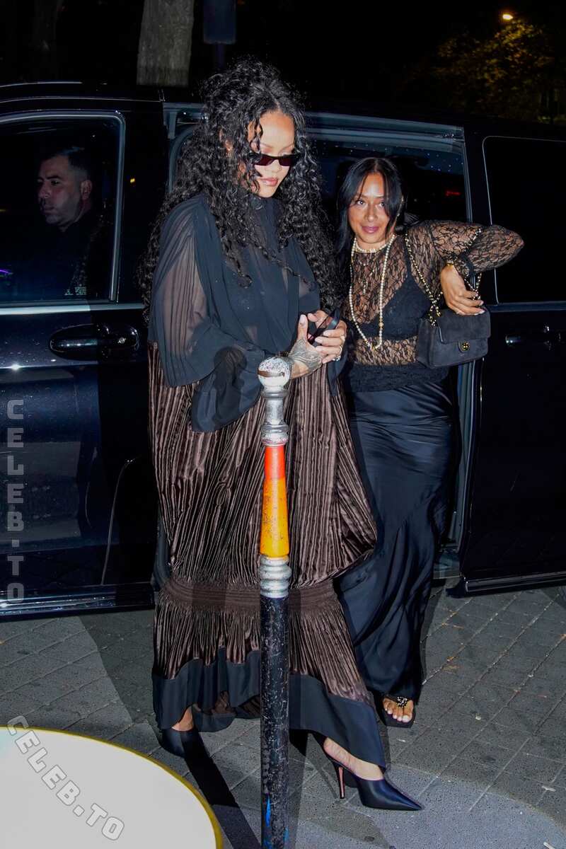 Rihanna nude photo 6