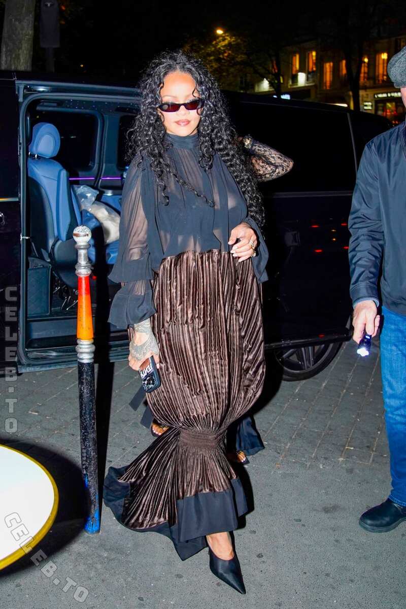 Rihanna nude photo 9