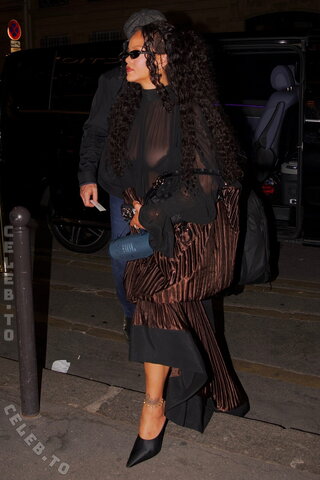 Rihanna nude photo 14