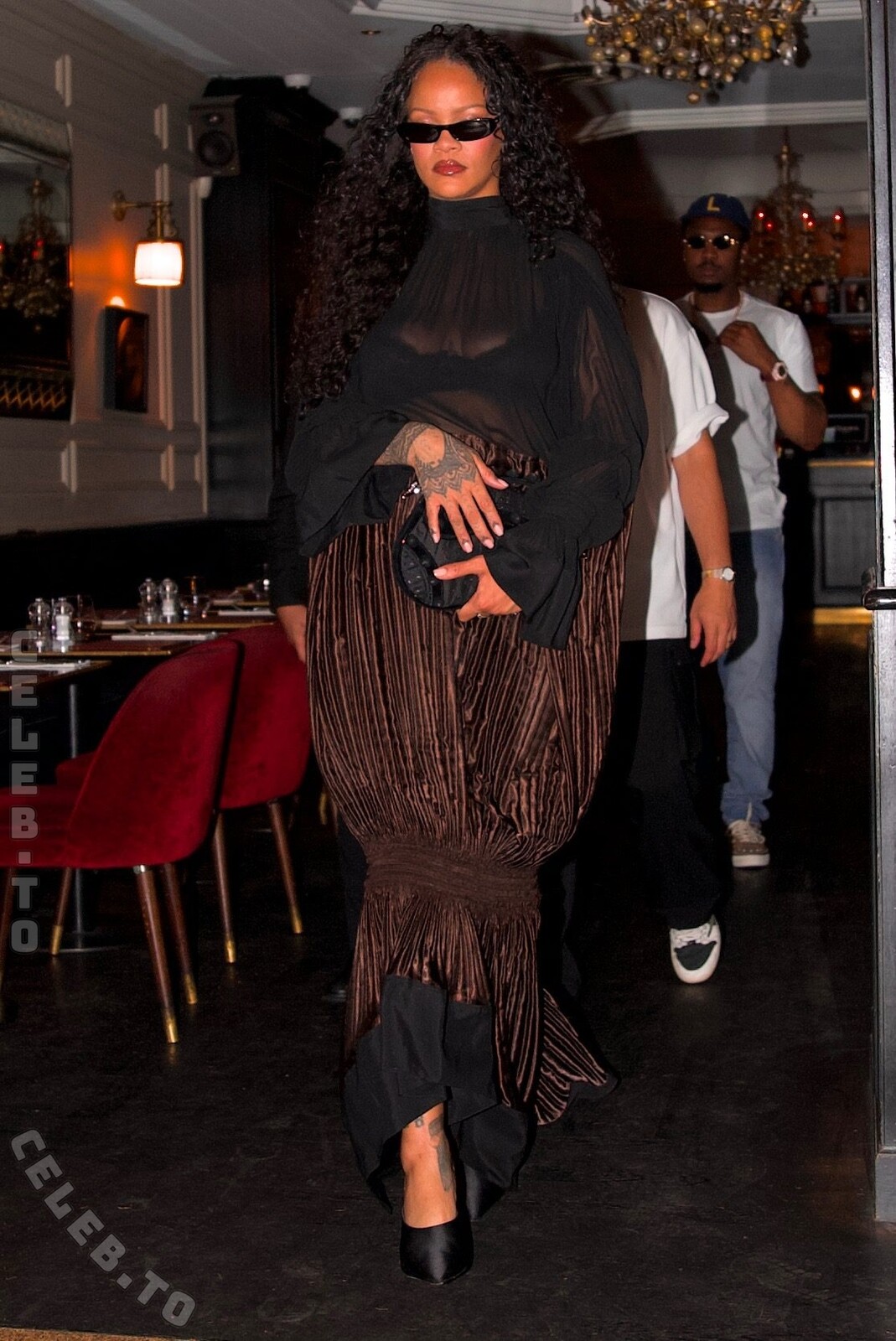 Rihanna nude photo 19