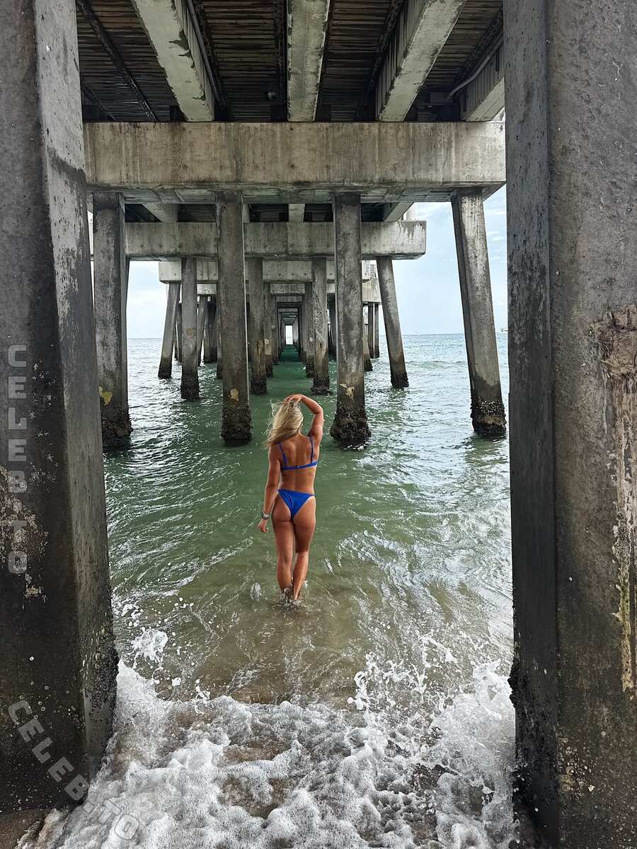 Riley Bilger nude photo 6