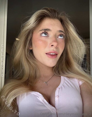 Riley Mae Lewis photo 4
