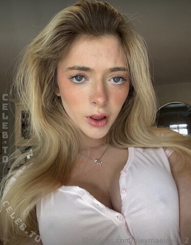 Riley Mae Lewis photo 5