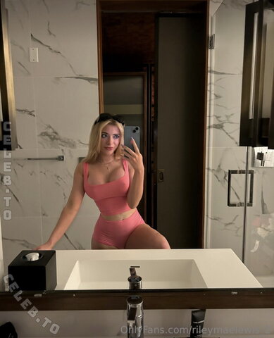 Riley Mae Lewis nude photo 2