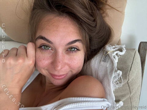 Riley Reid nude photo 45