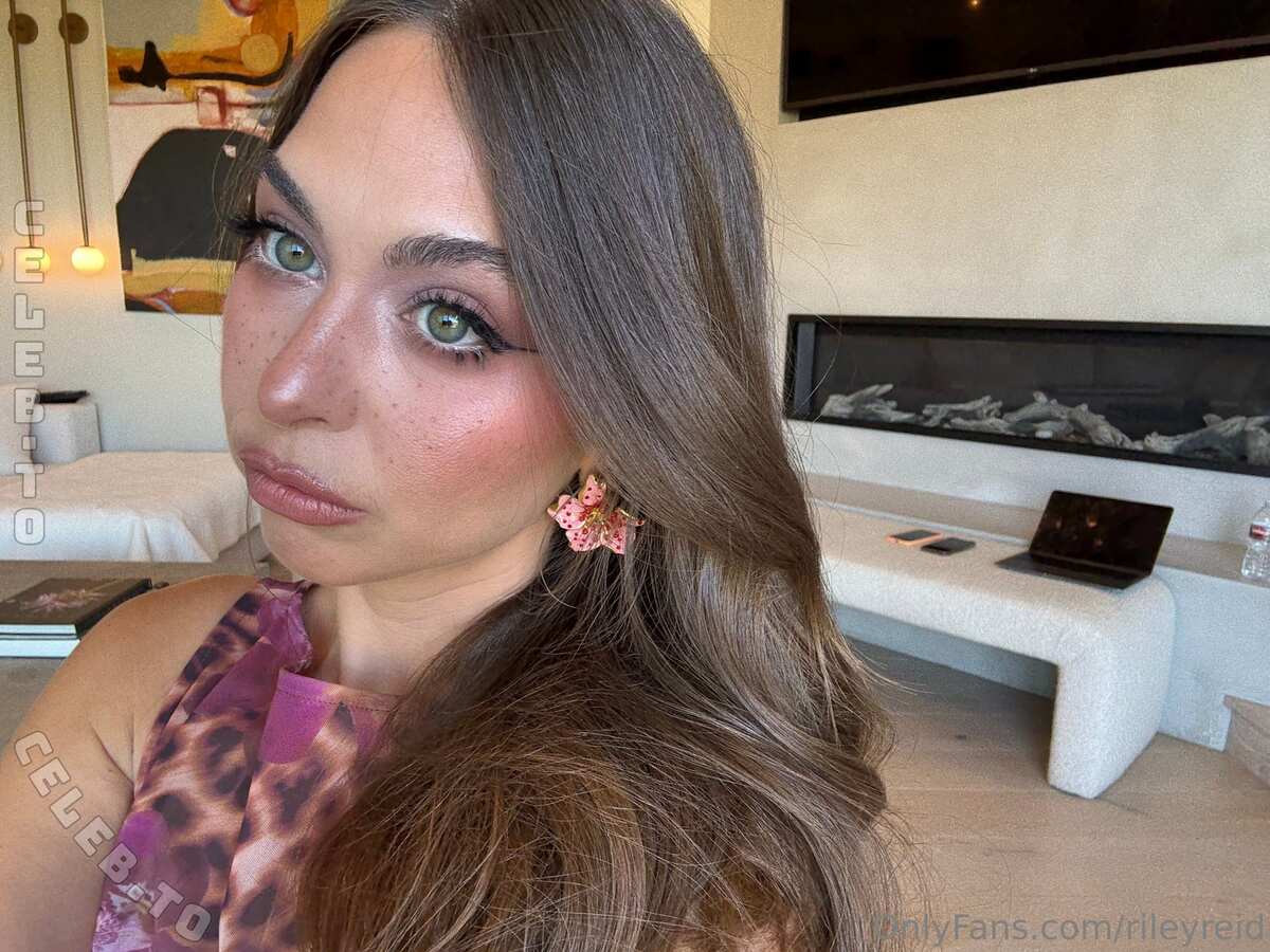 Riley Reid nude photo 5