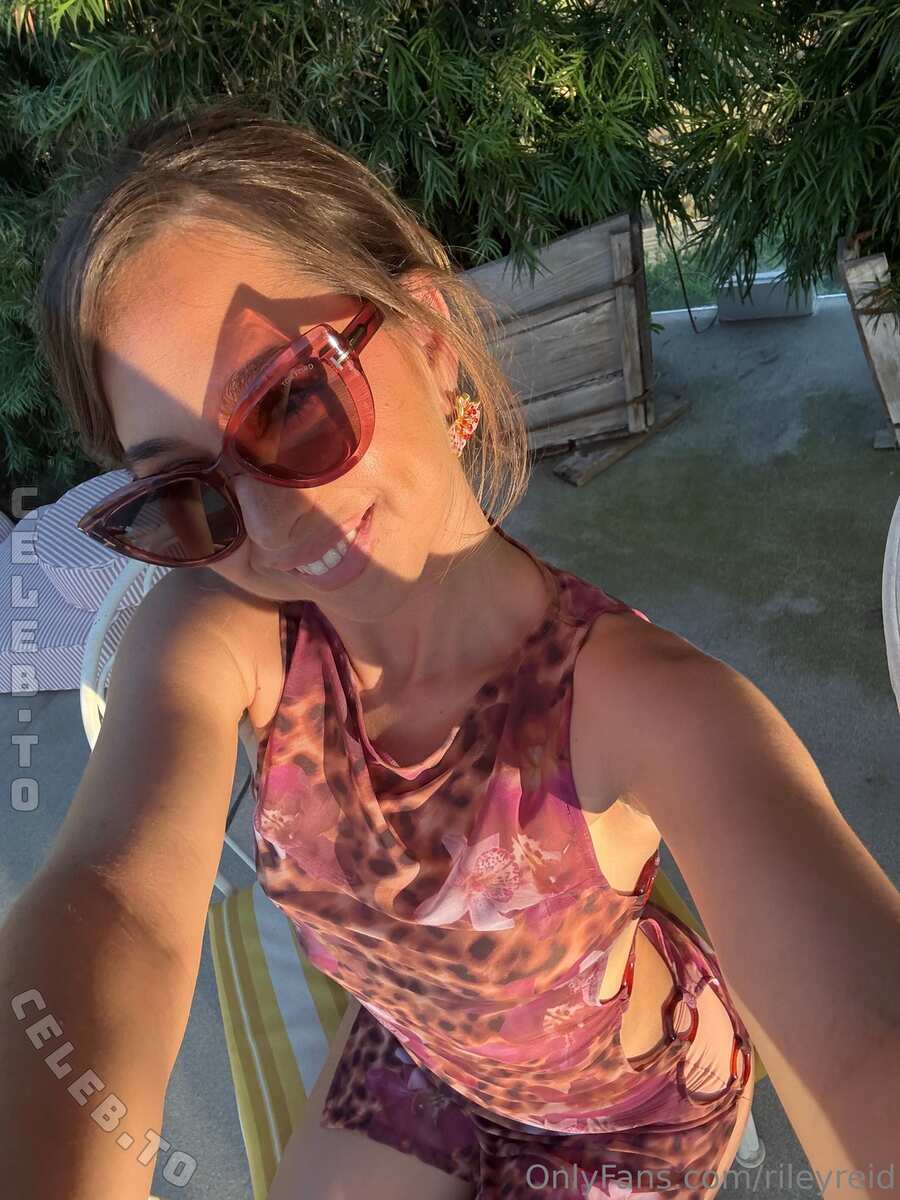Riley Reid nude photo 6