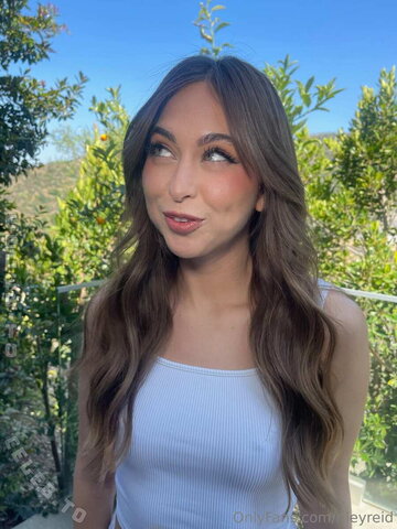 Riley Reid nude photo 8