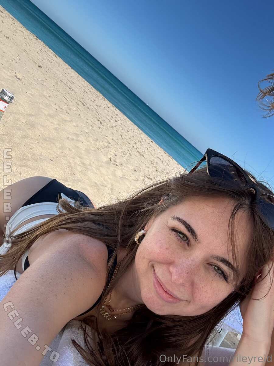 Riley Reid nude photo 4