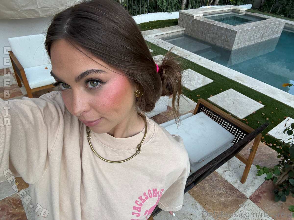 Riley Reid nude photo 6