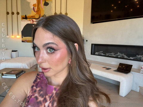 Riley Reid nude photo 7
