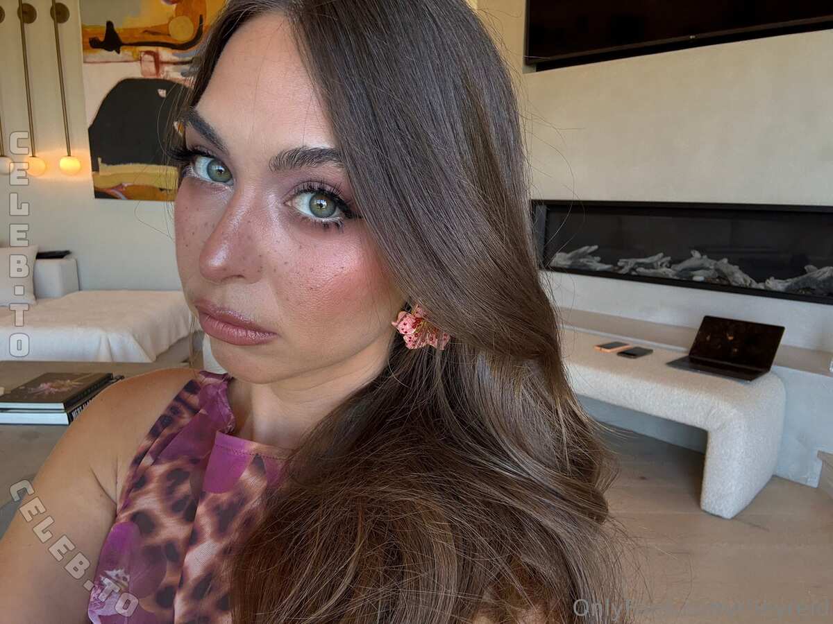 Riley Reid nude photo 5
