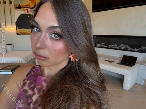 Riley Reid nude photo 5