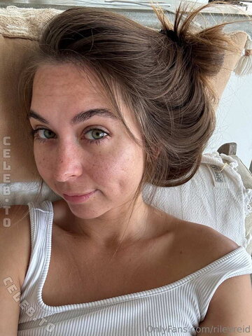Riley Reid – Are you thinking what I'm thinking? Cause I think you should slide in my dms right now and tell me somet…