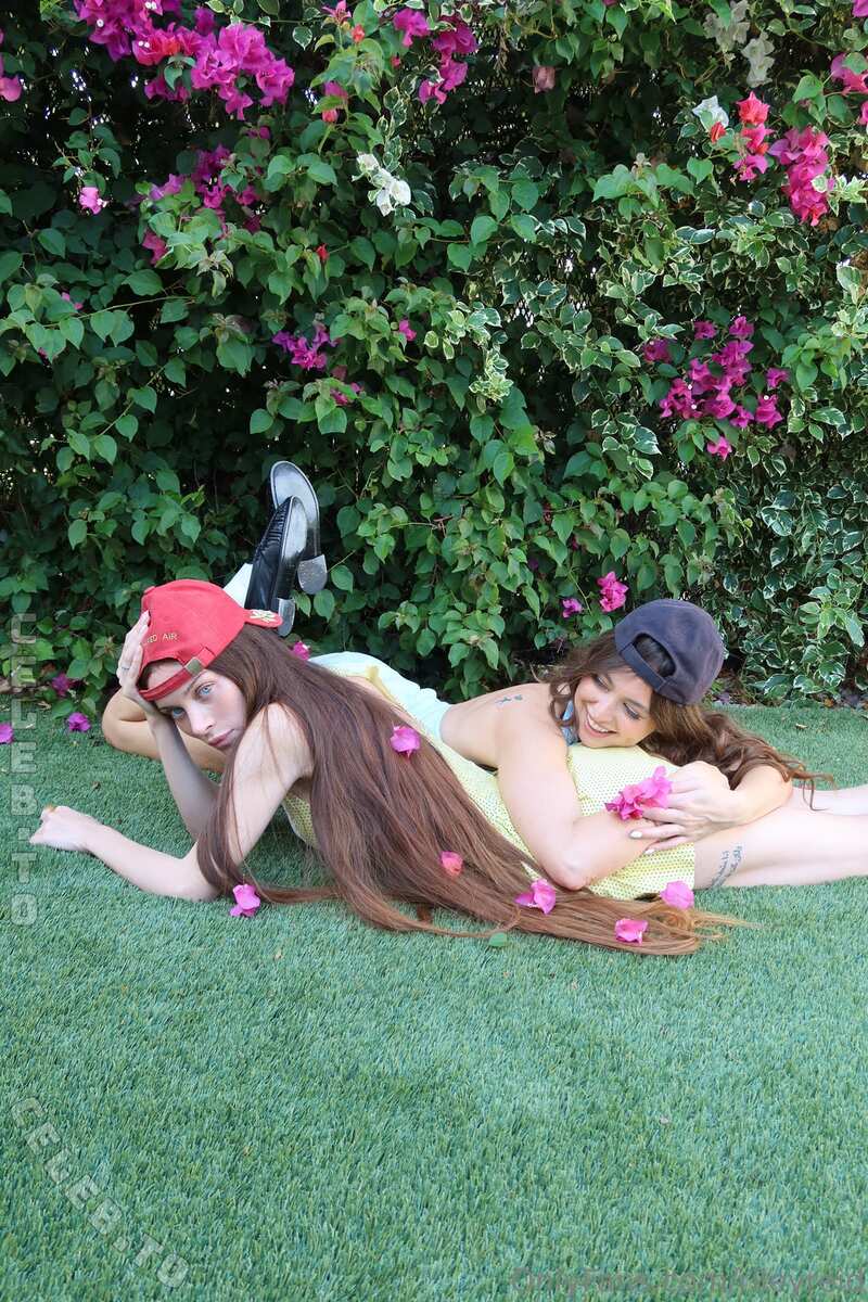 Riley Reid nude photo 6
