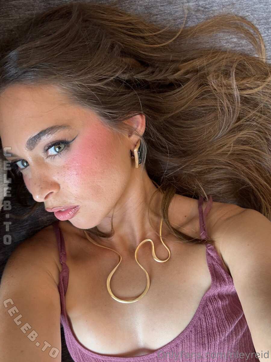 Riley Reid nude photo 10