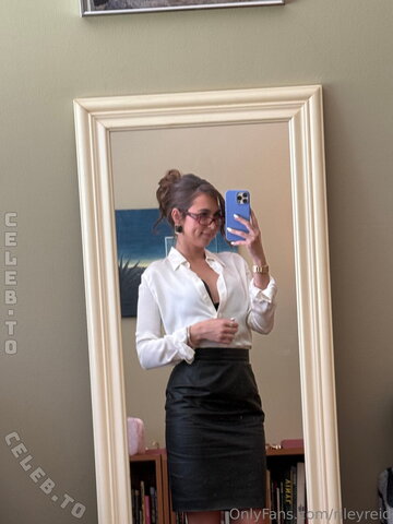 Riley Reid nude photo 22