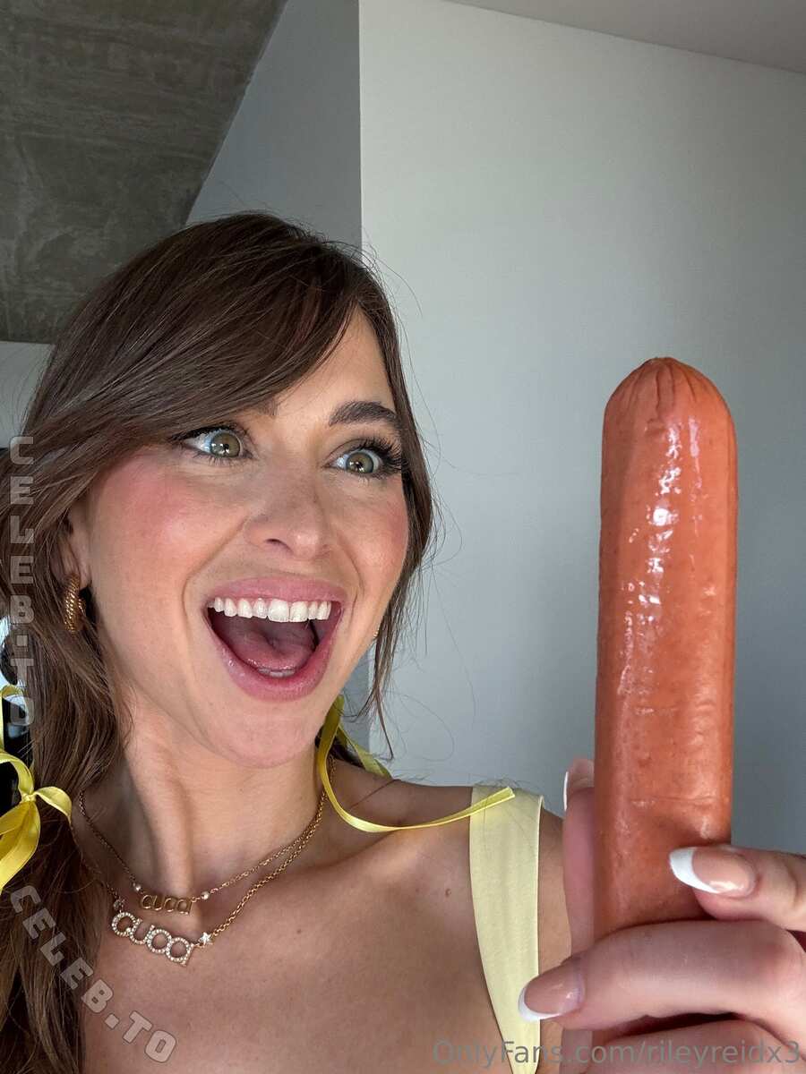 Riley Reid nude photo 3