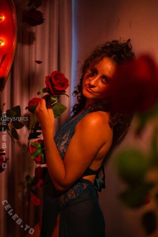 rileysmits nude photo 40