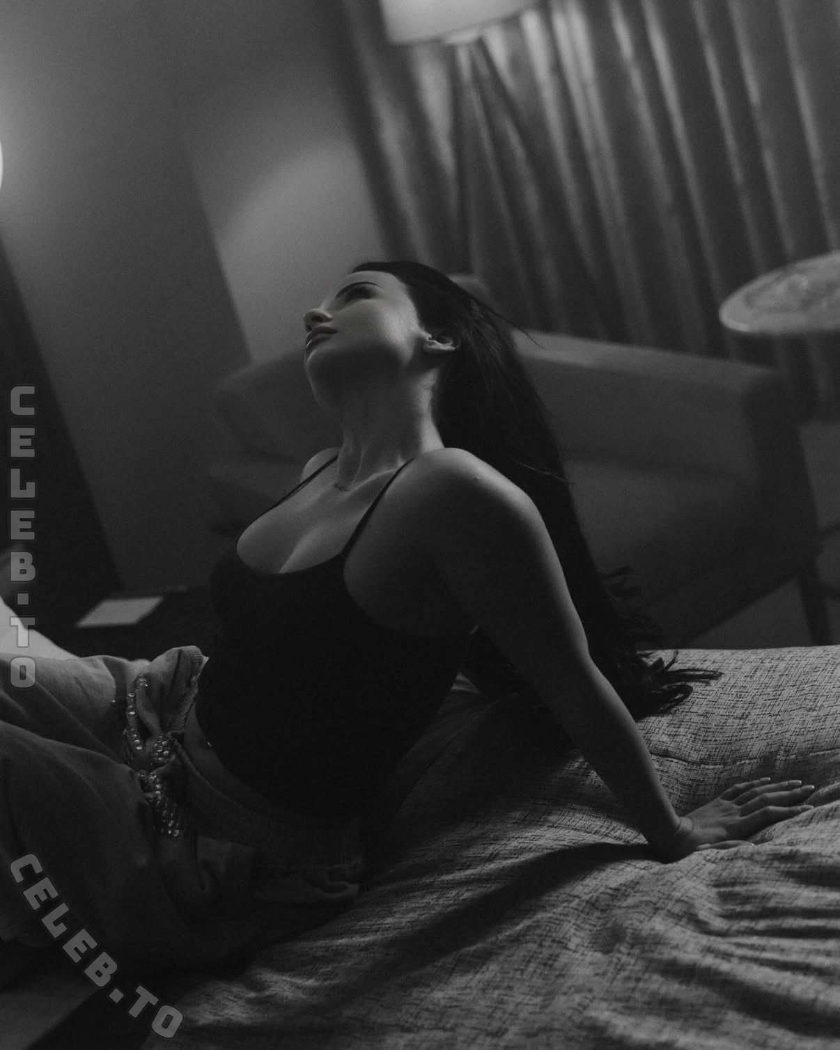 Rina Balaj nude photo 10