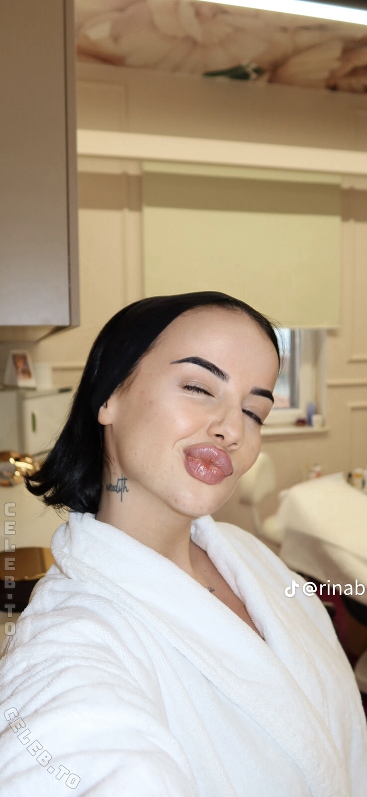 Rina Balaj nude photo 2