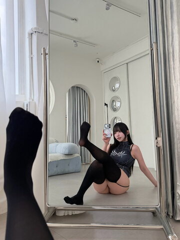 Riribebe123 nude photo 2
