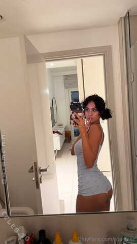 Rita Faez nude photo 31
