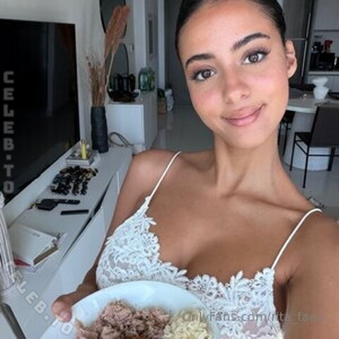 Rita Faez nude photo 4
