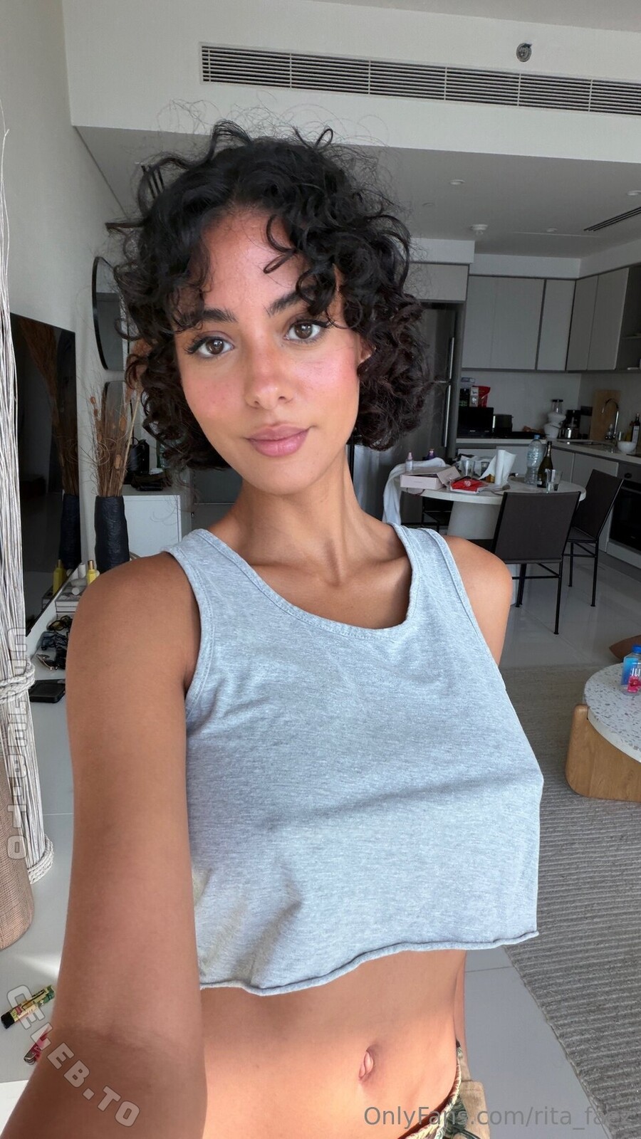Rita Faez nude photo 4