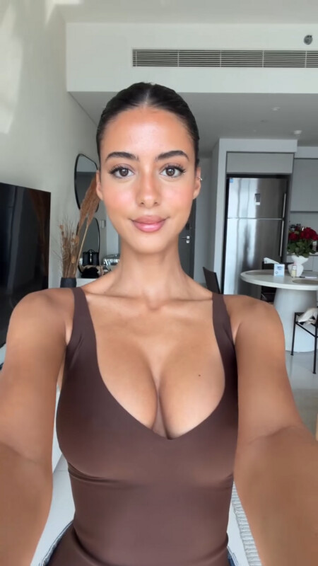 Rita Faez nude photo 3