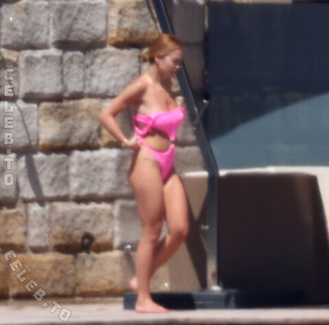 Rita Ora nude photo 33