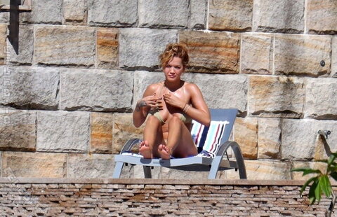 Rita Ora nude photo 55