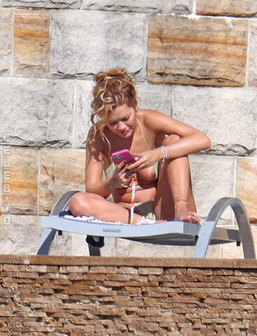 Rita Ora nude