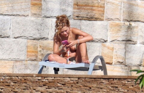 Rita Ora nude photo 10