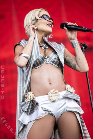 Rita Ora nude photo 25