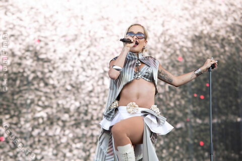 Rita Ora nude photo 16