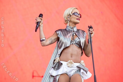 Rita Ora nude photo 15