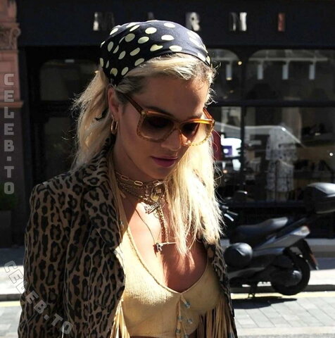 Rita Ora nude photo 8