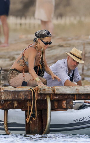 Rita Ora nude photo 7