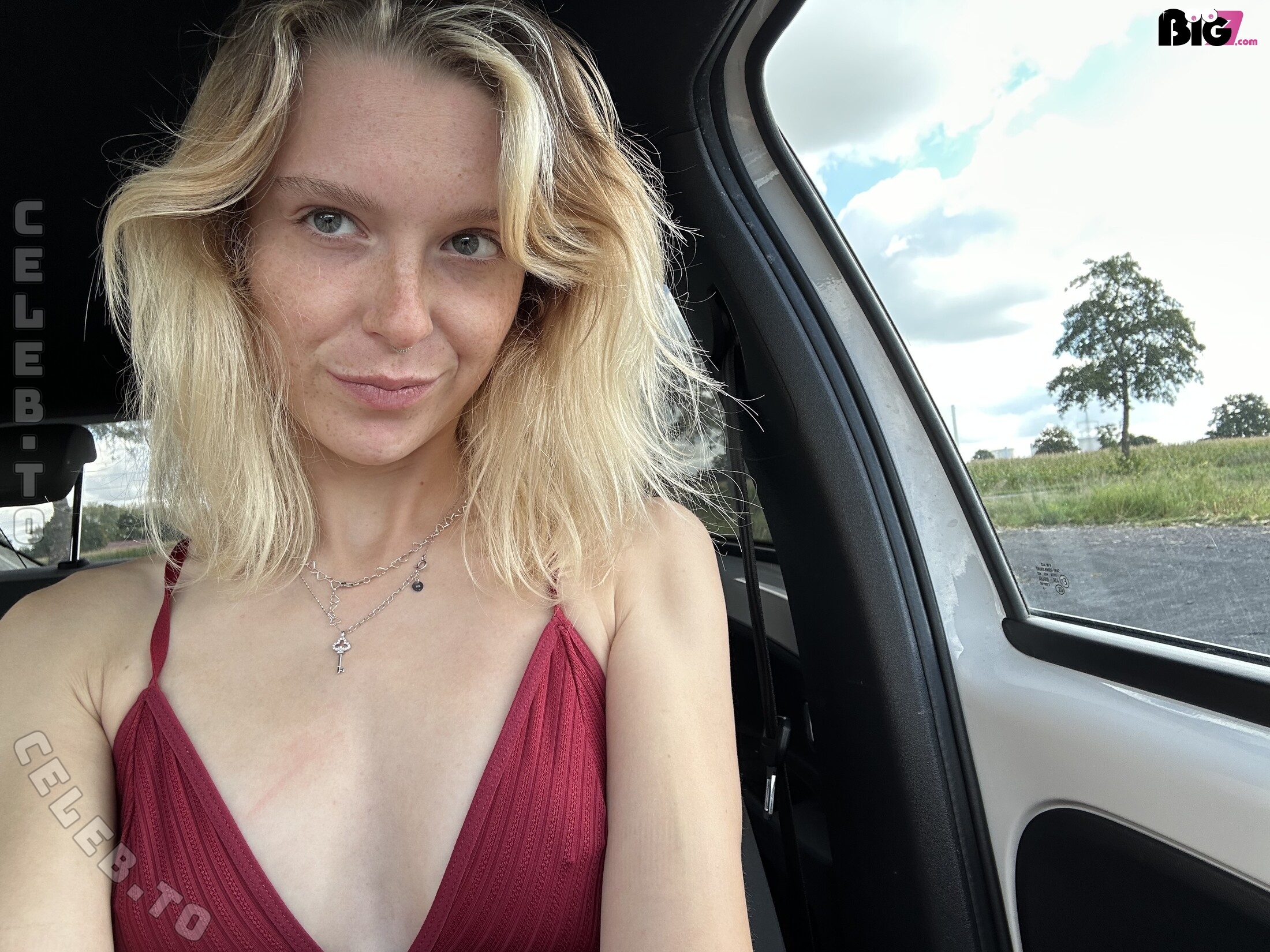 River4U nude photo 1