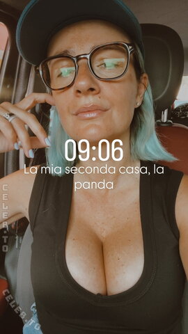 Roberta Pugliese Sexy (1 photo)