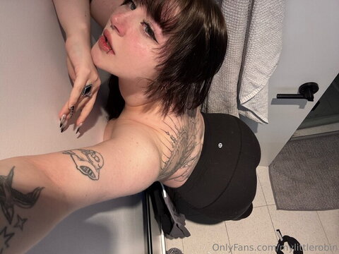 Robin Grey nude photo 3