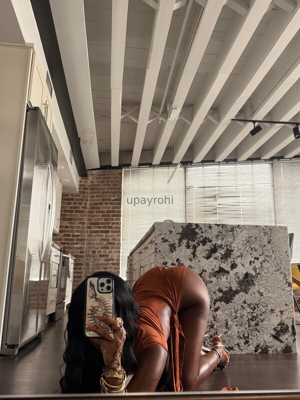 Rohilu nude photo 2