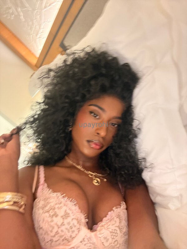 Rohilu nude photo 13