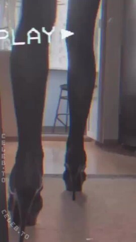 Roksana Holodova nude photo 11